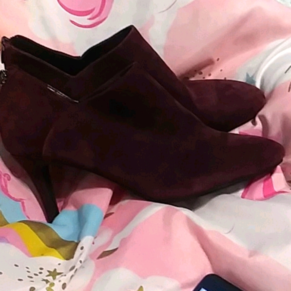 Bandolino ankle booties